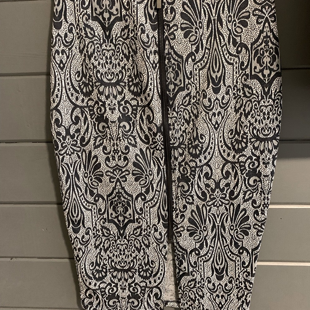 Cato navy & white pencil skirt. Size 4